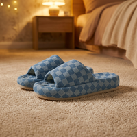 Chaussons d'intérieur à bout ouvert motif damier, en tissu doux, semelle en caoutchouc antidérapante, vente en gros, personnalisation possible