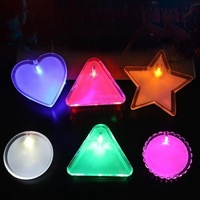 Badge publicitaire LED lumineux en acrylique, badge flash de dessin animé, badge rechargeable pour événements et fêtes, aimant de réfrigérateur, cadeaux promotionnels