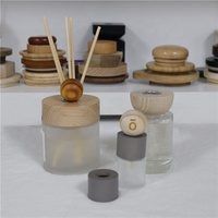 Bouteille d'huile essentielle personnalisée couvercle en bois pot à épices en verre givré avec couvercle en bois de bambou bouchon de diffuseur en bois massif pour bouteille en verre