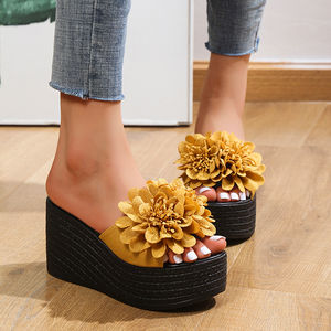 Nouvelles sandales d'été 2025 à talon compensé pour femme avec fleur décorative - Product Image 1
