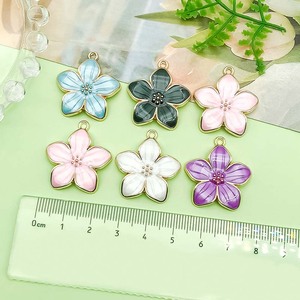 Pendentifs en alliage en forme de fleur, taille moyenne, avec finition émail, accessoires de bijouterie DIY pour créations artisanales - Product Image 3