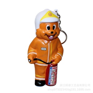 Porte-clés figurine d'écureuil pompier en mousse PU, jouet artisanal en mousse moulée sur le thème des animaux - Product Image 3