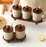 Ensemble de pots à épices en céramique avec couvercle en bois, cuillère, plateau surélevé, étiquettes tableau noir, récipients à sel et sucre pour comptoir de cuisine