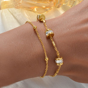 Bracelet à maillons en acier inoxydable plaqué or 18 carats avec zircon, design lettre, classique, pour l'amitié, pour l'anniversaire des femmes - Product Image 1
