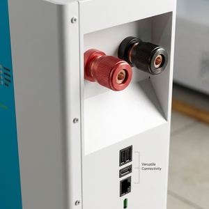ระบบโซลาร์เซลล์ไฮบริดออลอินวัน แบตเตอรี่ 51.2V 3.6KW 5.5KW ความจุ 10kWh สำหรับใช้งานนอกระบบ (Off-Grid) ในบ้าน รุ่น HY-006-01 พร้อมระบบ Deep Cycle อายุการใช้งานยาวนานพิเศษ - Product Image 1