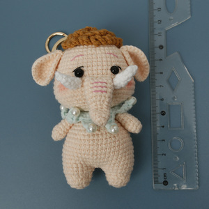 Porte-clés éléphant tricoté à la main avec col en dentelle, animaux en crochet, poupée amigurumi, pendentif, ornement de sac, cadeaux pour femmes - Product Image 2