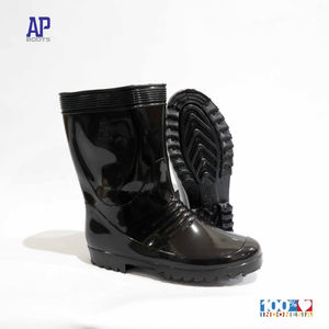 El AP BLACK I presenta una elegante entresuela negra hecha de PVC duradero, lo que garantiza un diseño con estilo y un rendimiento duradero. - Product Image 3