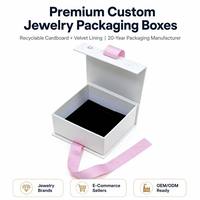 Boîte à bague de fiançailles personnalisée haut de gamme en carton recyclé avec gaufrage, revêtement UV et doublure en éponge pour emballage cadeau de bijoux