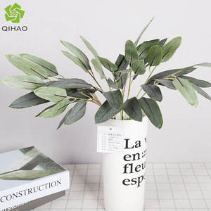 ต้นยูคาลิปตัสประดิษฐ์ ใบไม้สูง 35 นิ้ว ตกแต่งภายในบ้าน งานแต่งงาน ของตกแต่งพลาสติกสีเขียว - Product Image 3