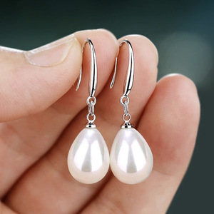 Orecchini a Goccia Simil-Perla per Donne, Gioielli Eleganti e Semplici per Uso Quotidiano - Product Image 1