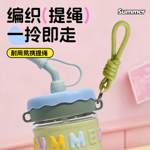 ขวดน้ำพลาสติกน่ารักพร้อมหลอดดูด ฝาเกลียว ปลอดสาร BPA สำหรับนักเรียน พกพาสะดวก มีหูหิ้วแบบเชือก ดีไซน์สำหรับฤดูร้อน - Product Image 4
