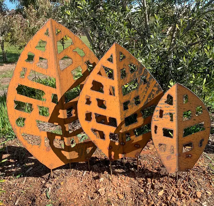 Sculture da giardino in metallo rustico in acciaio Corten con ornamenti in acciaio