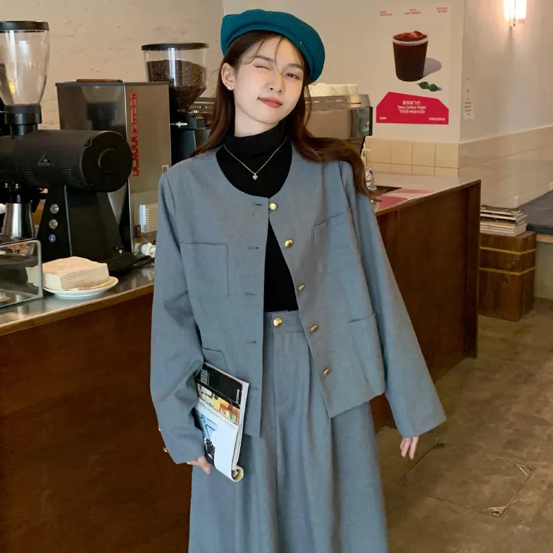 Wholesale 2022 Fall French Vintage Round Neck Single Breasted Long Sleeve Suit Coat High Waist Slim Swing Skirt Women's Set