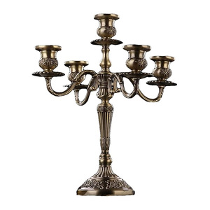 Candelabro a 3 Bracci in Stile Europeo Vintage per Natale Compleanno Matrimonio Feste in Casa, Portacandele Dorato a 5 Bracci - Product Image 2