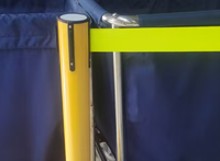 Système de gestion de file d'attente de barrière de ceinture rétractable de support de ceinture jaune pour le musée