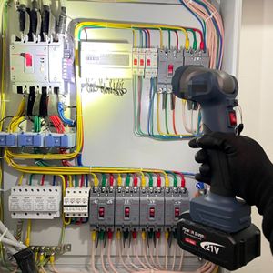 <strong>MAKITAS</strong> MAKKIT6 POWER TOOL KIT 4-<strong>18V</strong>-<strong>5AH</strong> LITHIUM <strong>BATTERIES</strong> 6PCS Electric Tools Set - Product Image 3