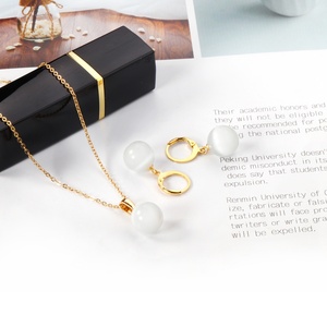 Conjunto de Joyería de Acero Inoxidable con Zirconia en Forma de Bola, Aretes y Colgante para Mujer, Conjuntos de Joyería Dorada - Product Image 3