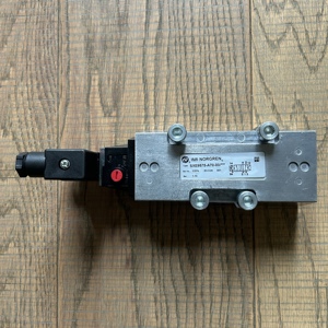 SXE9575-A75-00 24V Distributeur proportionnel à quatre voies 5 GPM Débit 2 PSI - Product Image 4