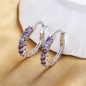 Orecchini a polsino cavi con accenti di pietre verdi, blu e viola, eleganti orecchini da donna - Product Image 1