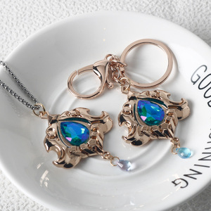 Wowei 2024 Anime Game <span class=keywords><strong>Genshin</strong></span> Impact Arlecchino Childe <span class=keywords><strong>Porte</strong></span>-clés Pendentif en cristal <span class=keywords><strong>Porte</strong></span>-clés Collier Bijoux - Product Image 3