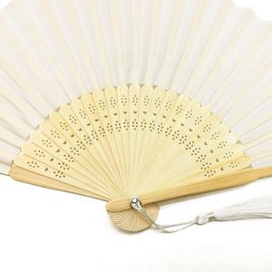 Éventail pliant en bambou peint à la main, art populaire personnalisé, pour la mariée - Product Image 5