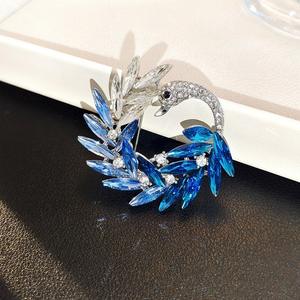 Broche de Cisne de Aleación de Lujo Chapado en Oro con Diamantes de Imitación, Broche de Alta Calidad para Compromiso y Boda - Product Image 2