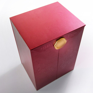 Boîte cadeau rigide rouge haut de gamme avec design en feuille d'or pour whisky et confiseries, emballage haut de gamme avec fermeture magnétique - Product Image 2
