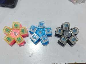 QF QF-1008 Teclado Mecánico LED Antiestrés, Llavero de Plástico para Mochilas Escolares, Unisex, Edades 5-13+ Años - Product Image 4