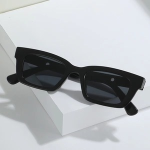 Gafas de Sol Estilo Jennie para Mujer, Montura Negra Ojo de Gato, Protección UV380 Clase 2, Lentes de Espejo, Moda Coreana - Product Image 1