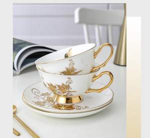 Ensemble de 6 tasses et soucoupes à thé et café en porcelaine plaquée or, style moderne et luxueux, écologiques, compatibles micro-ondes, idéal pour les cadeaux d'affaires - Product Image 4