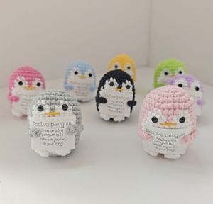 Pingüino de Ganchillo Hecho a Mano con Palabras de Energía Positiva, Superventas - Product Image 4