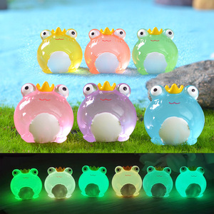 Adorables Ranas con Corona 3D que Brillan en la Oscuridad, Pequeños <span class=keywords><strong>Animales</strong></span> de Resina Pintados a Mano, Regalos de Estilo Fairycore, Recuerdos <span class=keywords><strong>para</strong></span> Fiestas de Halloween, Miniaturas - Product Image 1