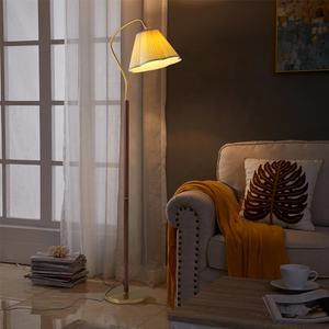 Lampadaire en bois rétro plissé à <span class=keywords><strong>arc</strong></span> américain avec abat-jour en tissu Colth - Product Image 5