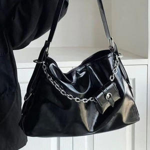 Sac fourre-tout en cuir PU de grande capacité avec sangle et boucle décorative épaule et sac à main à la mode pour femmes - Product Image 3