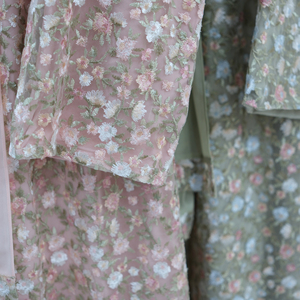Vêtements islamiques Loriya, élégante abaya d'été, cardigan en dentelle douce, fleurs en maille, abaya champêtre, robe musulmane pour femmes avec hijab en mousseline - Product Image 5