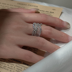 Bague en argent pur S925 avec incrustation de diamants creux, design simple, élégant, tempérament antique, style rétro tendance - Product Image 3