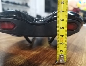 Yên Xe Đạp Kích Thước Thoải Mái OEM/ODM Có Đèn Hậu Đạp Xe An Toàn Vào Ban Đêm - Product Image 6