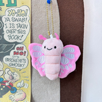 Porte-clés en peluche papillon et insecte rose clair mignon de 8 cm, idéal pour les enfants de 5 à 7 ans, parfait comme cadeau pour les machines à griffes ou les salles de jeux d'arcade.