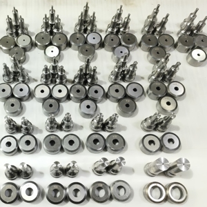 Petite machine de découpe de poinçonnage automatique Ch70 Square Die Iron Press Brake Punch Die Tool Services d'usinage - Product Image 1