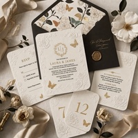 Ensemble d'invitations de mariage avec motifs floraux papillon en relief, invitations de mariage dorées, autocollants de sceau de cire, lettres botaniques, amour