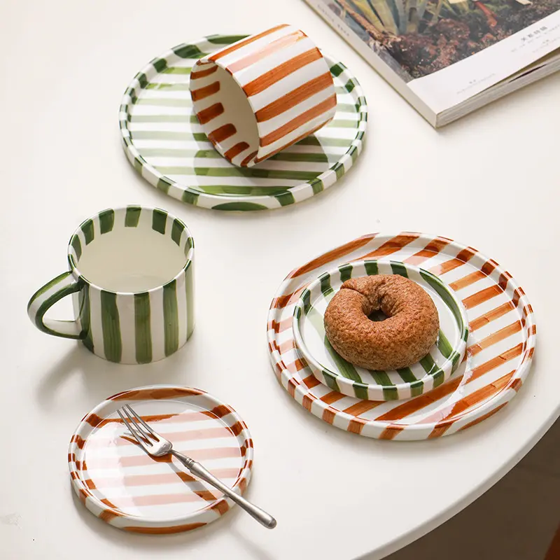 クリエイティブセラミックコーヒーカップ皿セットヴィンテージ手描きマグカップ家庭用朝食カップ受け皿とプレート付き