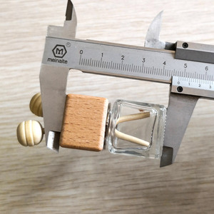 方形芳香液体扩散器玻璃汽车香水瓶不同气味空气清新剂汽车通风口除味剂 - Product Image 4