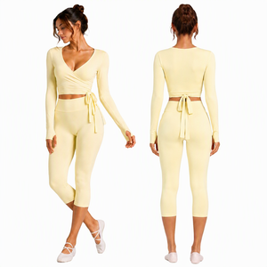 Set Yoga Ispirato al Balletto con Top Casual con Laccetti e Leggings Aderenti per Fitness - Product Image 1