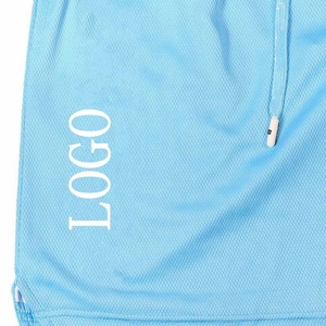 Shorts de basket-ball d'été personnalisés, séchage rapide, polyester, pour hommes, noirs, avec logo personnalisé imprimé, shorts en mesh avec poches - Product Image 3