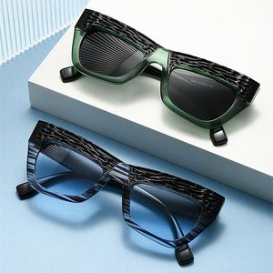 Lunettes de soleil vintage 2025 personnalisées avec logo, grande monture carrée pour hommes et femmes, protection UV400, monture PC, style œil de chat - Product Image 2