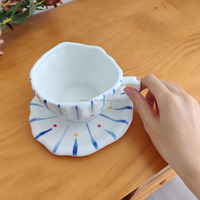 Ensemble de tasses à fleurs en porcelaine sous glaçure dessinées à la main, plateau fait main, poignée ergonomique, tasses compatibles lave-vaisselle/micro-ondes, haute valeur esthétique