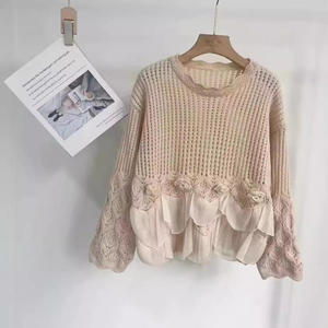 เสื้อสเวตเตอร์ถักสำหรับผู้หญิง ตกแต่งผ้าตาข่าย คอทรงกลม แต่งระบายชายเสื้อ ลายดอกไม้ 3 มิติ สไตล์ลำลอง ทรงหลวม แฟชั่น - Product Image 2