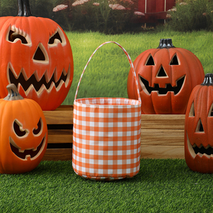 Secchiello per dolcetti di Halloween personalizzato in tessuto morbido effetto pelle di pesca, con motivo scozzese classico, riutilizzabile, cestino per bomboniere di Halloween - Product Image 2