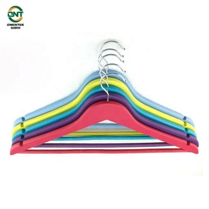 Cintres <span class=keywords><strong>en</strong></span> <span class=keywords><strong>bois</strong></span> modernes, naturels et durables à <span class=keywords><strong>prix</strong></span> d'usine, cintres rotatifs multifonctionnels antidérapants pour salle de bain et armoire - Product Image 4