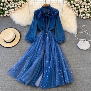 Robes en jean pour femmes à manches longues, avec revers latéraux à volants, liens et empiècements en maille - Product Image 1